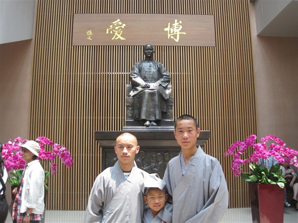我校学员赵一龙随少林寺武僧团出访台湾
