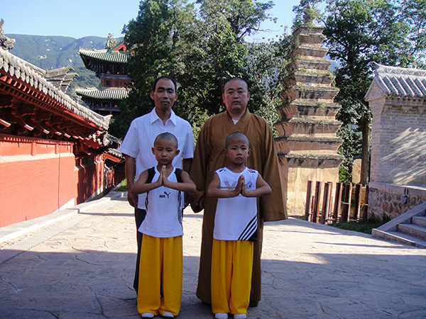 校长赵振武与少林寺方丈释永信恩师合影