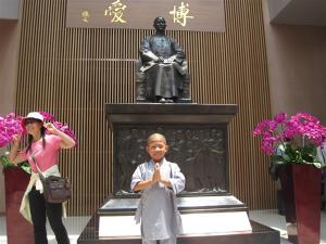我校学员赵一龙随少林寺武僧团出访台湾