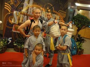 宋健赵一龙出访新加坡