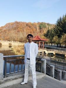 我校名誉校长由岳家拳传承人岳飞五子霆系后裔岳少明担任